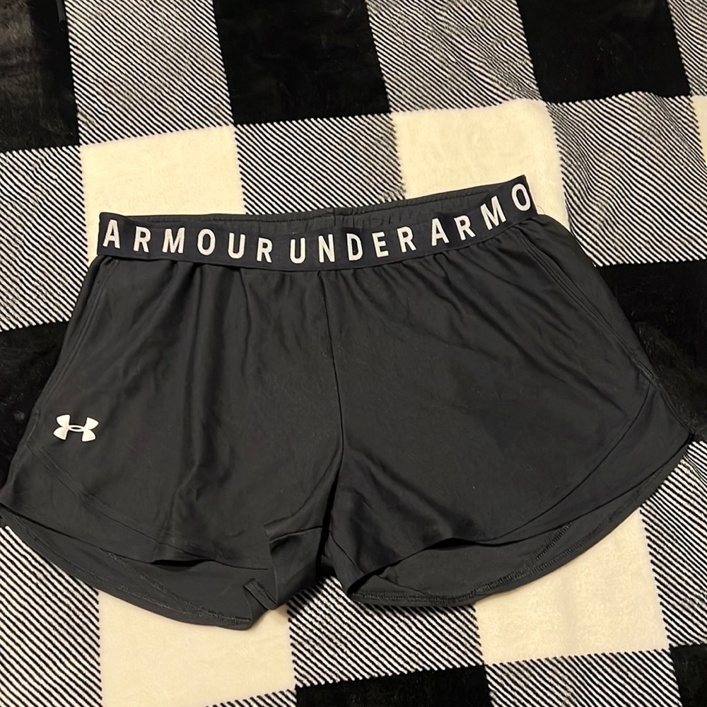 Black Under Armour shorts size large